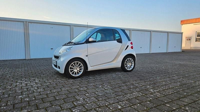 Gebraucht Smart ForTwo Coupé 71 PS (52 kW) 2011 Weiß Coupé