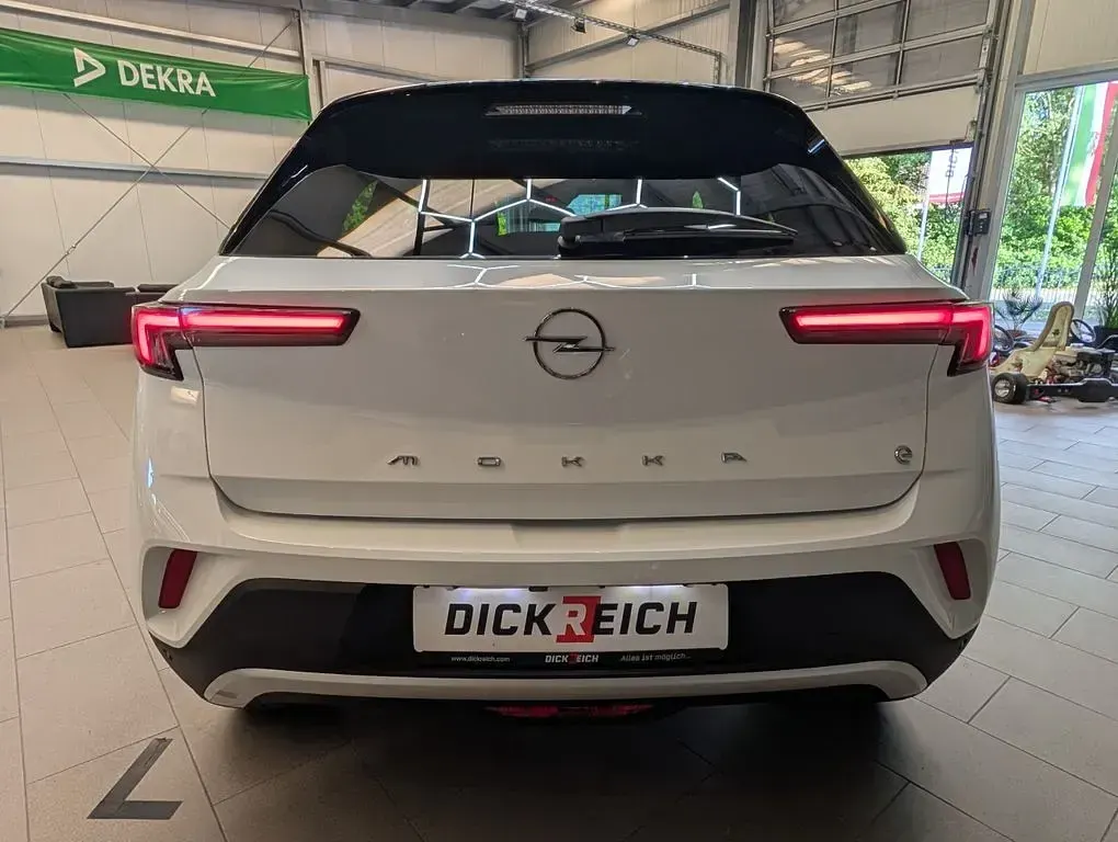 Gebraucht Opel Mokka-e Ultimate 100 kW (136 PS) 2023 Lack weiss banquise/typ au SUV