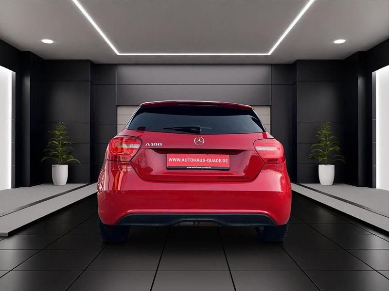 Gebraucht Mercedes A180 122 PS (89 kW) 2013 Jupiterrot  unilack Limousine