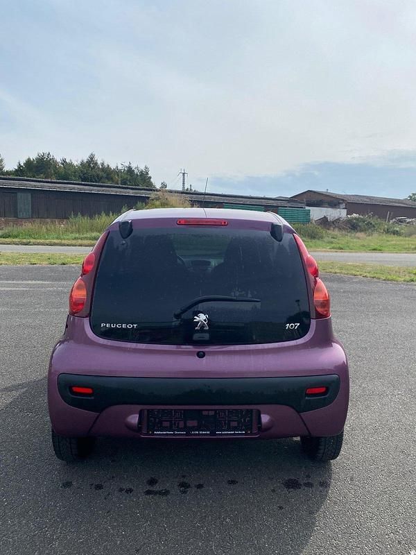 Gebraucht Peugeot 107 Active 68 PS (50 kW) 2013 Violet Kleinwagen