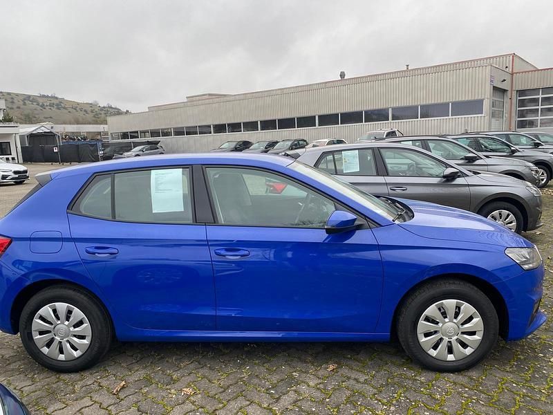 Uusi Skoda Fabia Selection 95 HP (69 kW) 2025 Sininen Sedan