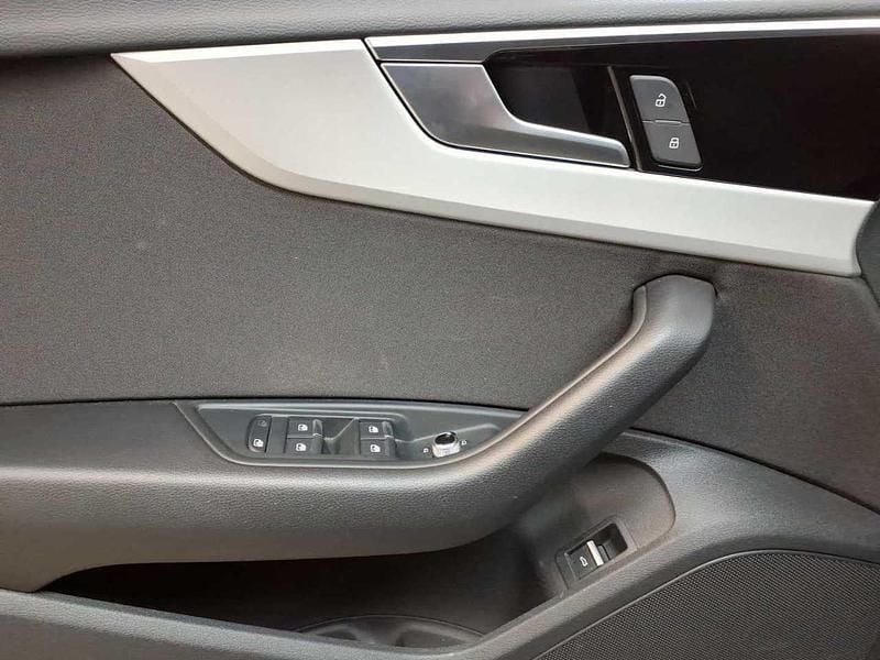 Gebraucht Audi A4 Advanced 204 PS (150 kW) 2024 Distriktgrün metallic Kombi