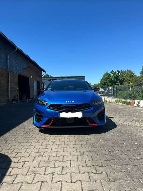 Blau Gebraucht 2022 Kia ProCeed GT Kleinwagen | 27.450 € (Fairer Preis) - Bild 1/4