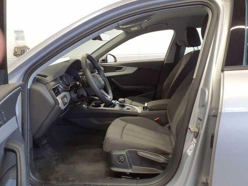 Gebraucht Audi A4 Basis 163 PS (119 kW) 2023 Silber Kombi