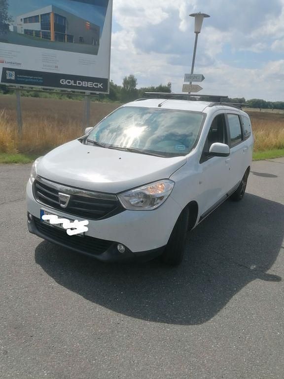 Weiß Gebraucht 2016 Dacia Lodgy Essentiel Van / Kleinbus | 7.800 € (Superpreis) - Bild 1/4