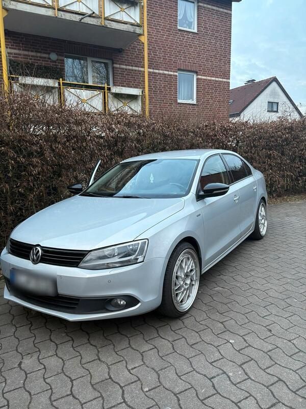 Silber Gebraucht 2012 VW Jetta Limousine | 3.500 € (Superpreis) - Bild 1/3