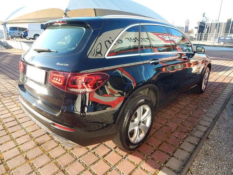 Gebraucht Mercedes GLC300e 194 PS (142 kW) 2021 Schwarz SUV