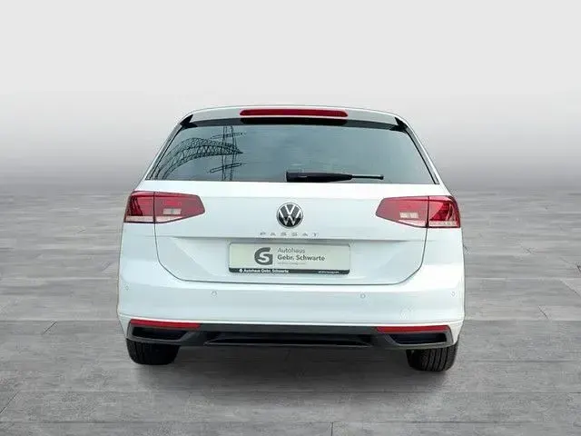 Gebraucht VW Passat Business 150 PS (110 kW) 2022 Weiß Kombi