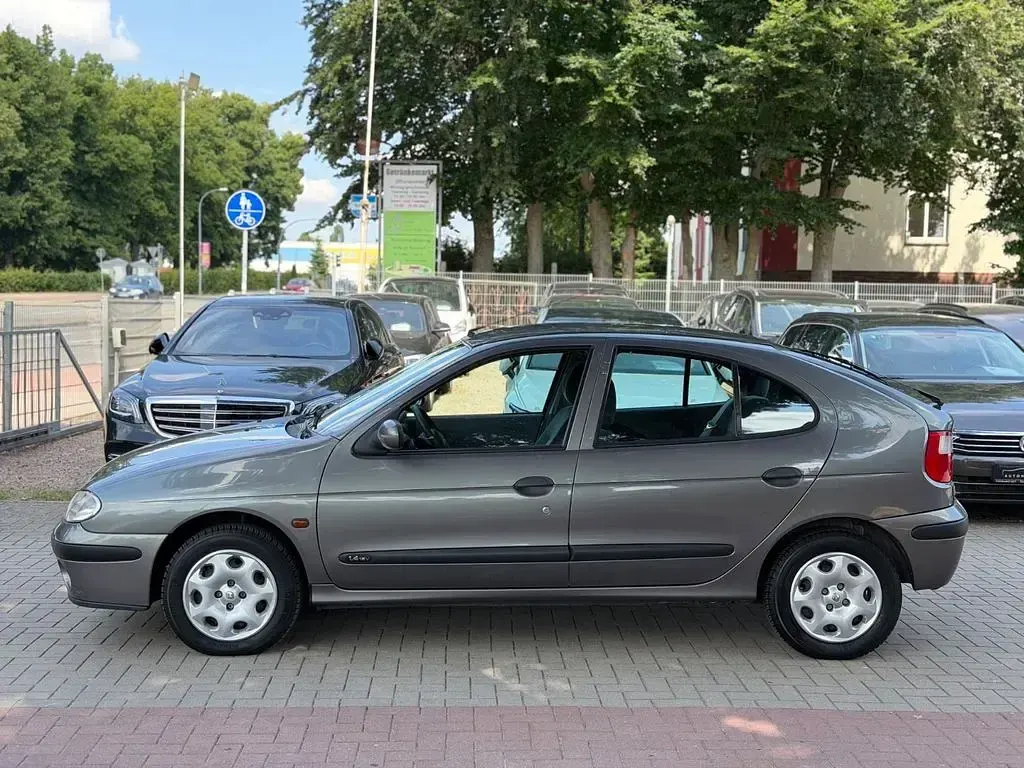 Gebraucht Renault Mégane II Privilege 95 PS (69 kW) 2002 Grau Limousine