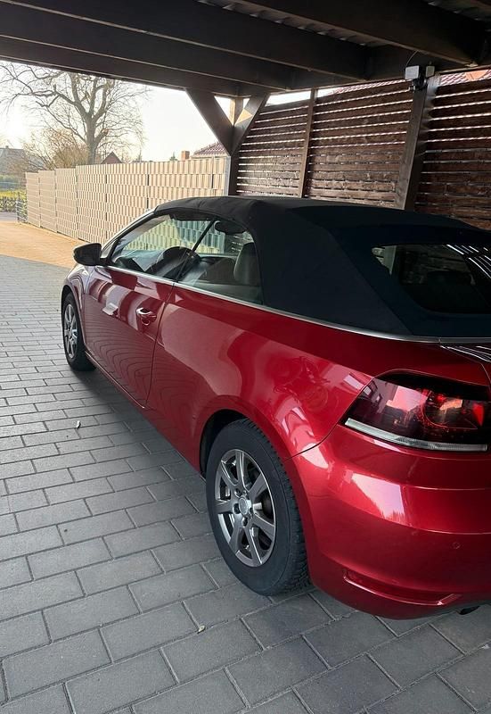 Second-hand VW Golf 105 CP (77 kW) 2011 Roșu Cabrio