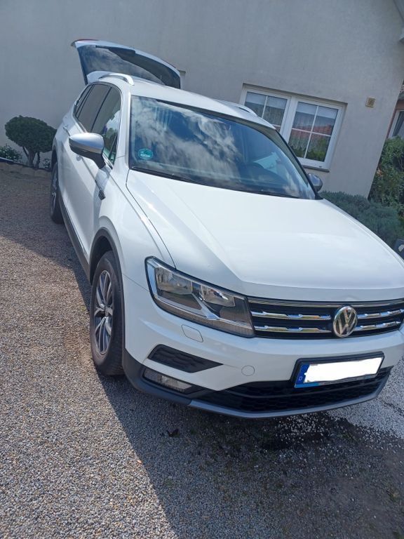 Weiß Gebraucht 2019 VW Tiguan Allspace Comfortline SUV | 18.800 € (Fairer Preis) - Bild 1/4