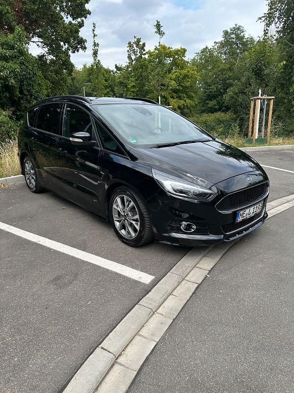 Schwarz Gebraucht 2018 Ford S-MAX ST-Line Van / Kleinbus | 27.499 € (Teuer) - Bild 1/4
