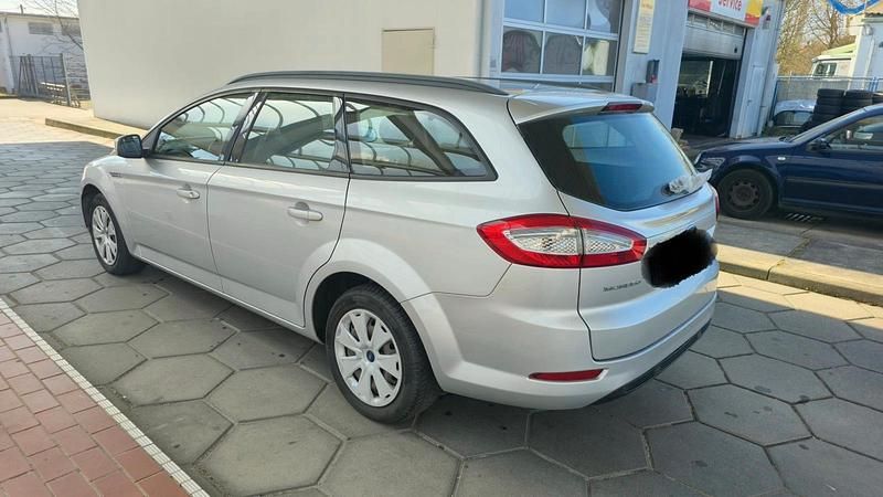 Gebraucht Ford Mondeo 125 PS (91 kW) 2013 Silber Kombi