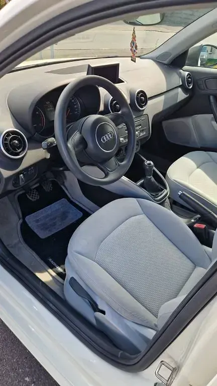 Gebraucht Audi A1 Sportback Ambition 86 PS (63 kW) 2012 Weiß Kleinwagen