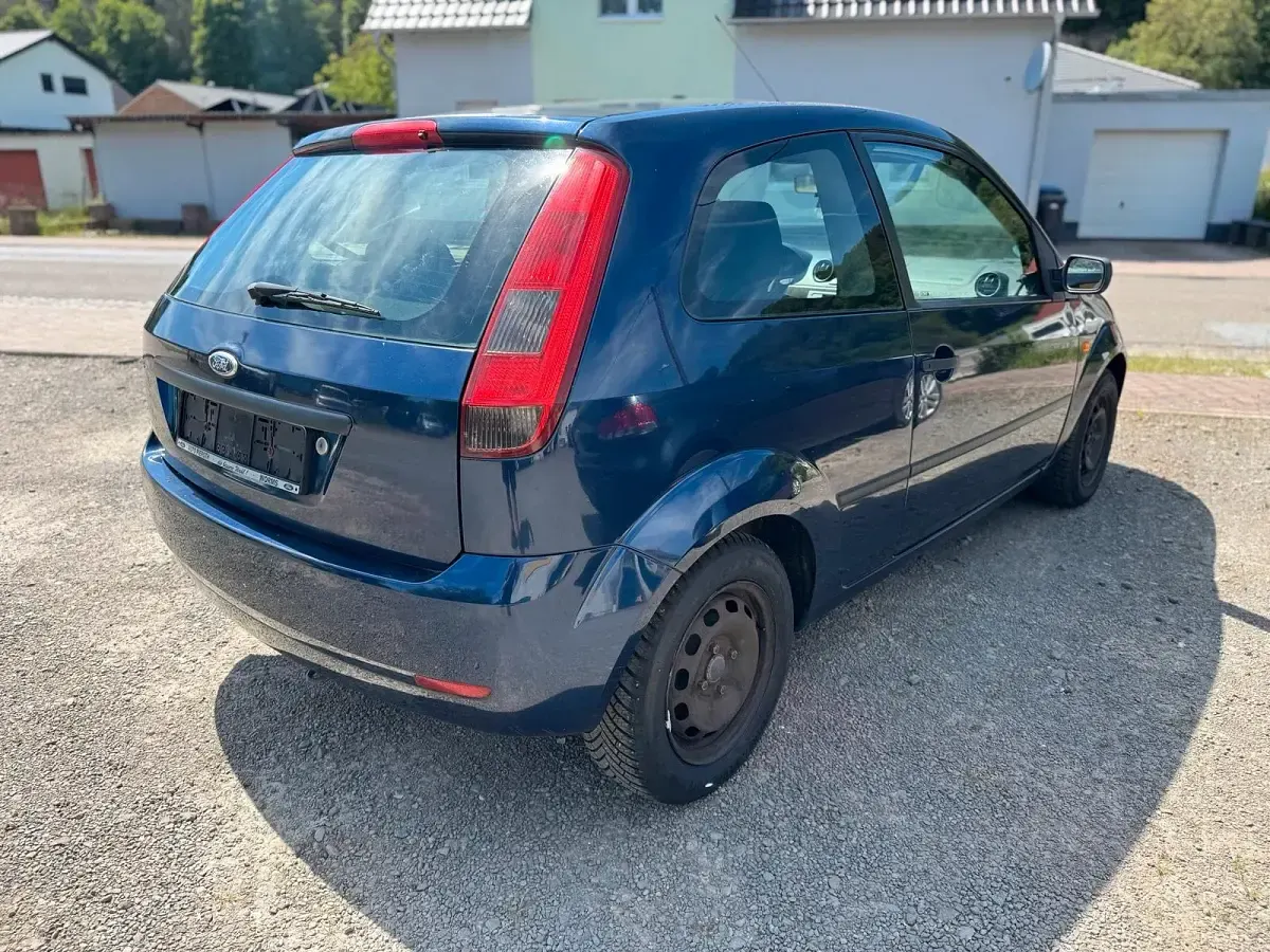 Gebraucht Ford Fiesta 69 PS (50 kW) 2005 Blau Kleinwagen