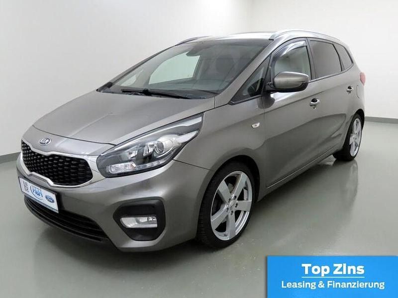 Gebraucht Kia Carens Attract 166 PS (122 kW) 2017 (im) titanium silver Van / Kleinbus