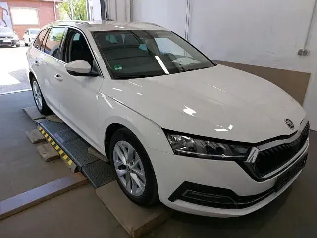 Gebraucht Skoda Octavia Style 116 PS (85 kW) 2024 Weiß Kombi