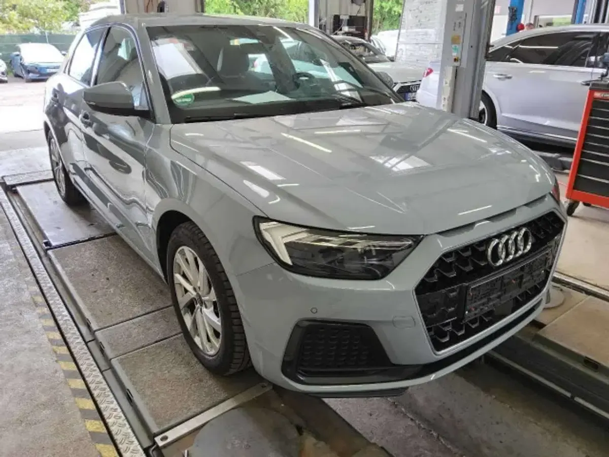 Gebraucht Audi A1 Advanced 110 PS (80 kW) 2022 Pfeilgrau perleffekt SUV