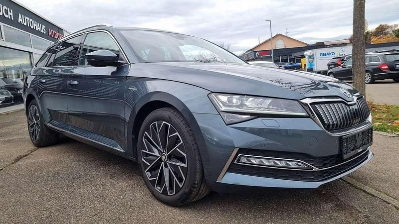 Gebraucht Skoda Superb LAURIN & KLEMENT 156 PS (114 kW) 2020 Seda quartz/quartz grey Kombi