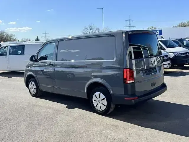 Gebraucht VW Transporter 110 PS (80 kW) 2021 Grau Van