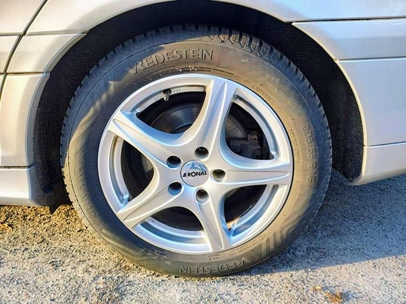 Gebraucht Mercedes 200 122 PS (89 kW) 2004 Silber Kombi