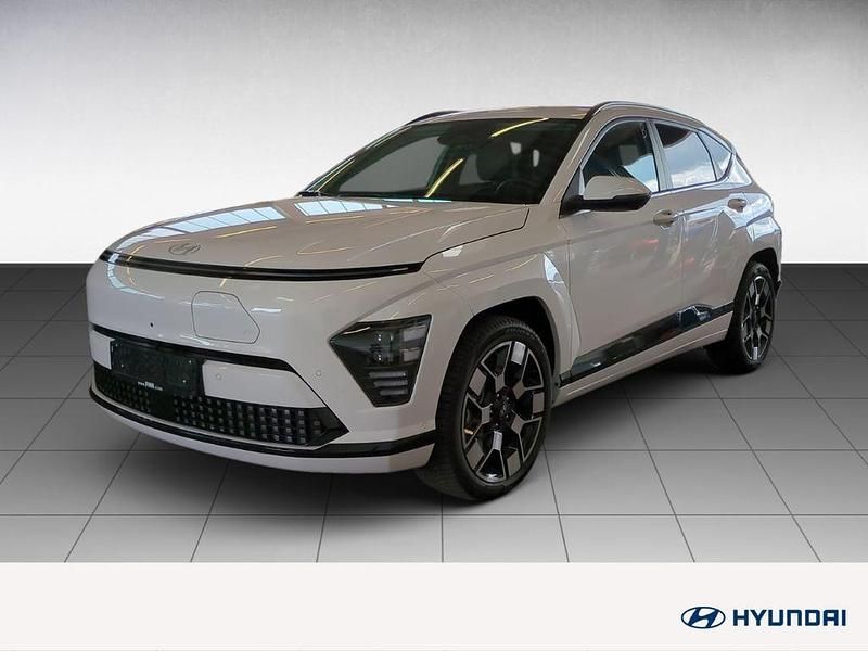 Weiss Gebraucht 2024 Hyundai Kona Prime SUV | 34.990 € (Fairer Preis) - Bild 1/4