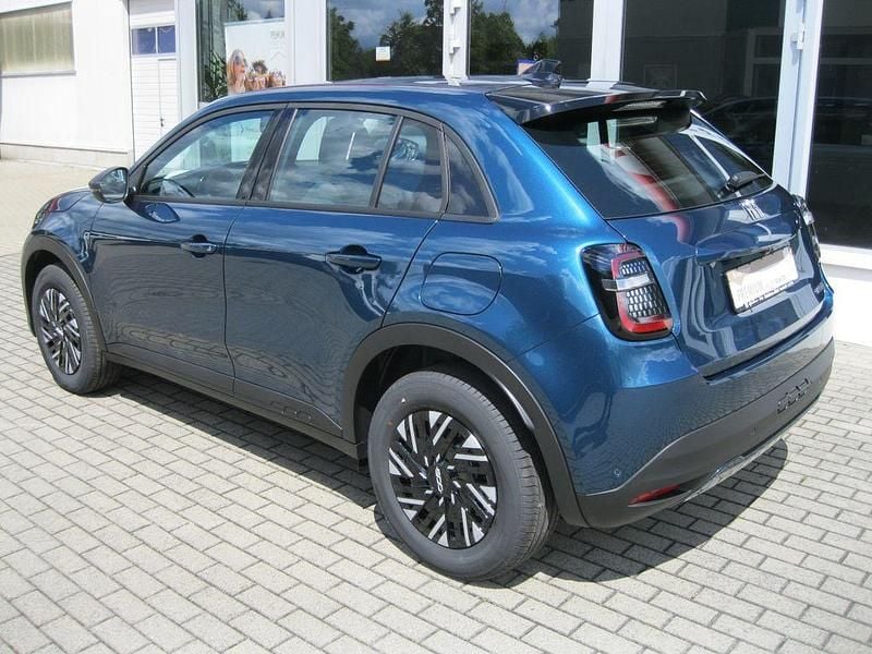 Neu Fiat 600 101 PS (74 kW) 2025 Grün Limousine