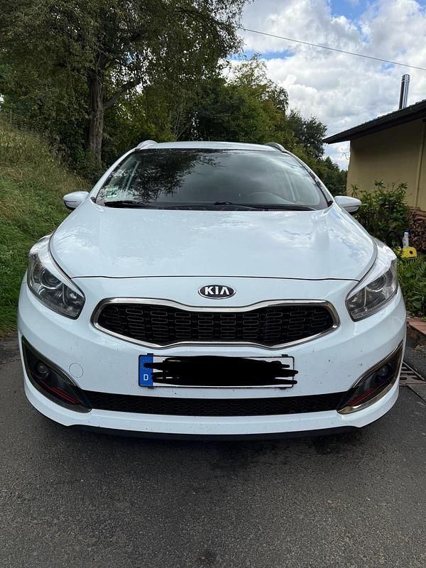 Weiß Gebraucht 2016 Kia Ceed Kombi | 4.000 € (Guter Preis) - Bild 1/4
