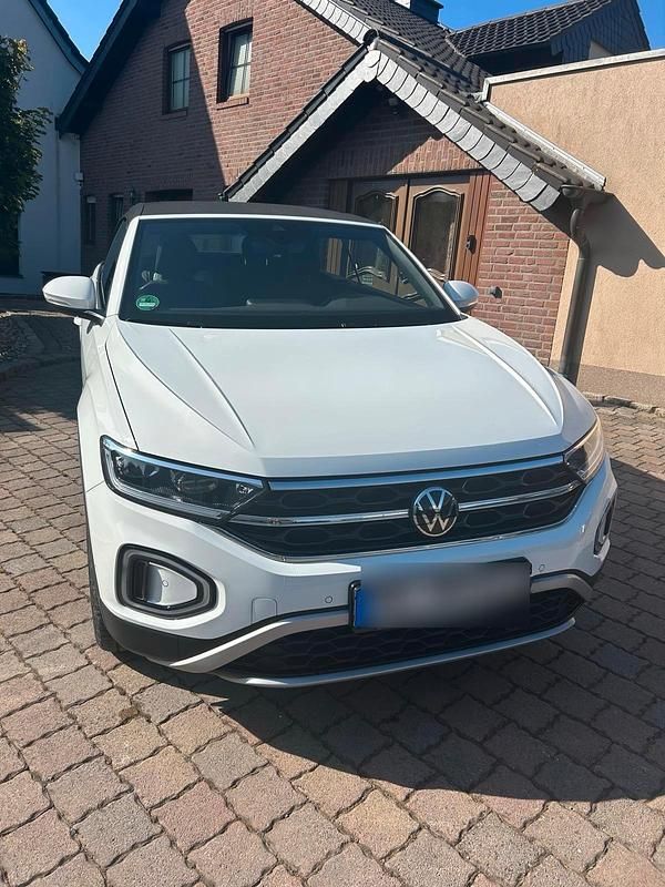 Weiß Gebraucht 2022 VW T-Roc Cabriolet Cabrio | 27.400 € (Etwas zu teuer) - Bild 1/4