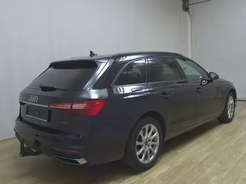 Gebraucht Audi A4 Sport 204 PS (150 kW) 2021 Mythosschwarz metallic Kombi
