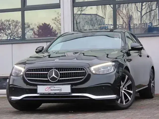Gebraucht Mercedes E220 Avantgarde 220 PS (161 kW) 2023 Schwarz Limousine