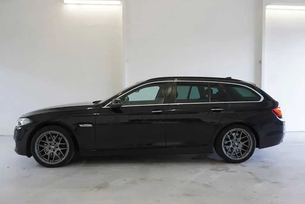 Gebraucht BMW 530 Sport Line 258 PS (189 kW) 2013 Schwarz Limousine