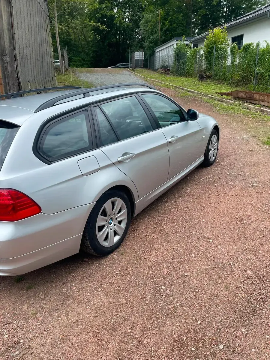 Gebraucht BMW 318 143 PS (105 kW) 2008 Silber Kombi