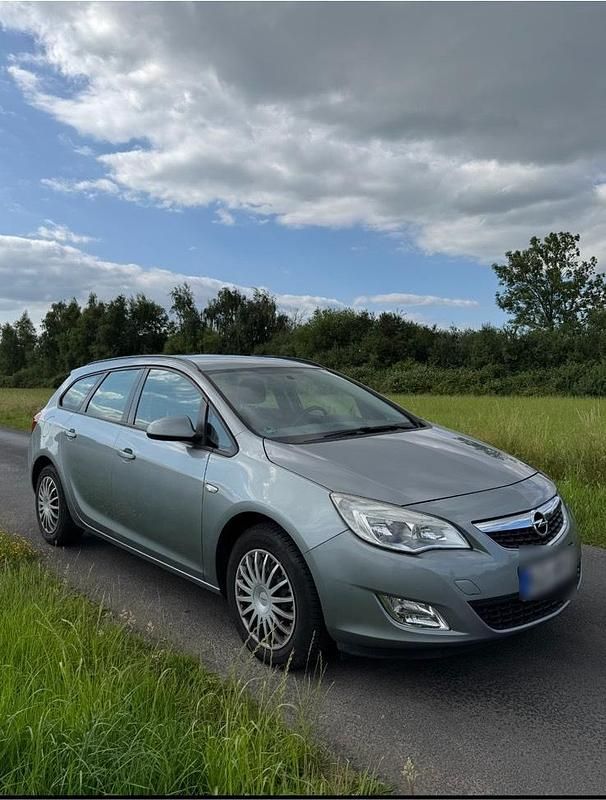 Gebraucht Opel Astra 110 PS (80 kW) 2012 Silber Kombi
