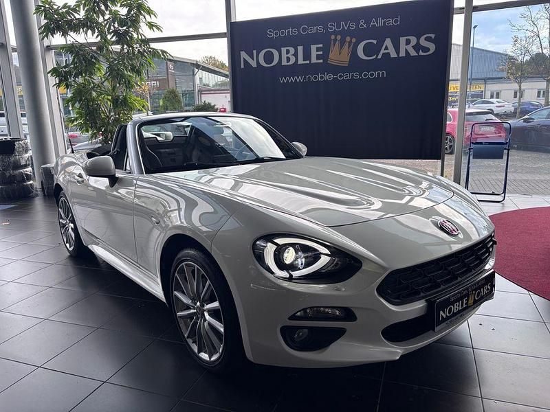 Crystal white Gebraucht 2016 Fiat 124 Spider Lusso Cabrio | 18.690 € (Fairer Preis) - Bild 1/4