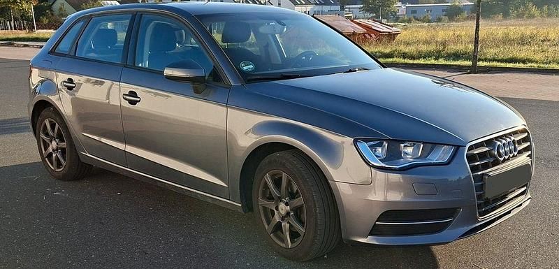 Gebraucht Audi A3 Attraction 122 PS (89 kW) 2014 Grau Limousine