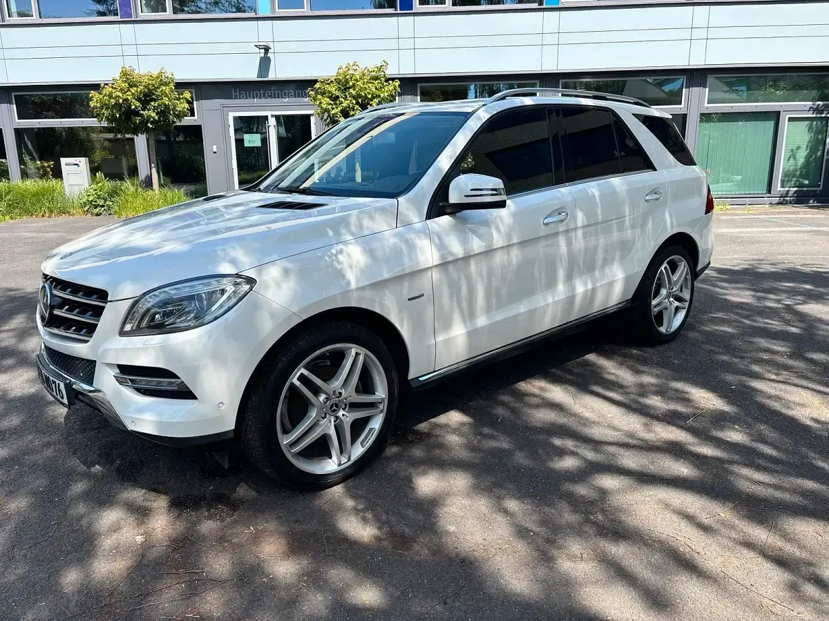 Gebraucht Mercedes ML350 258 PS (189 kW) 2012 Weiß SUV