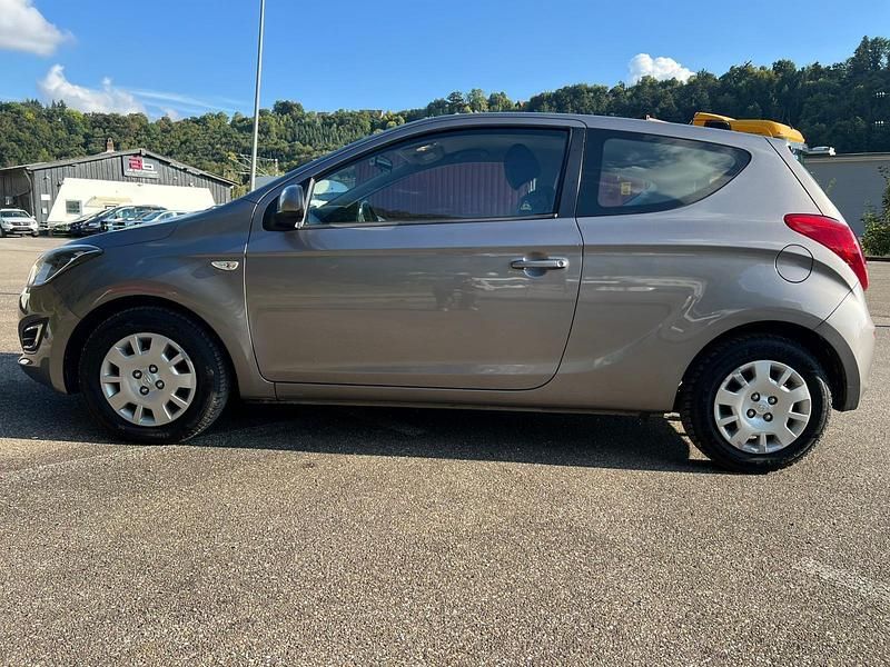 Gebraucht Hyundai i20 86 PS (63 kW) 2012 Grau Kleinwagen