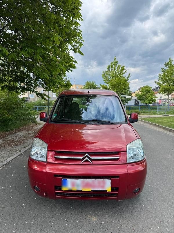 Rot Gebraucht 2007 Citroën Berlingo Van / Kleinbus | 1.799 € (Guter Preis) - Bild 1/4