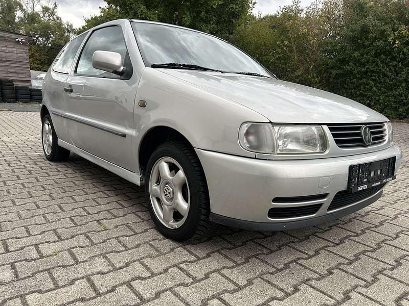 Silber Gebraucht 1998 VW Polo Highline Limousine | 1.200 € (Guter Preis) - Bild 1/4