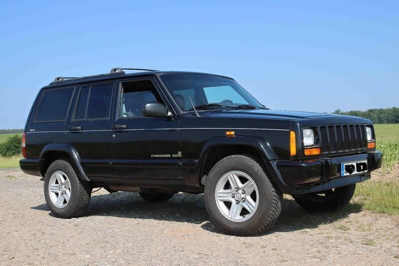 Schwarz Gebraucht 1999 Jeep Cherokee Limited SUV | 8.575 € (Etwas zu teuer) - Bild 1/4