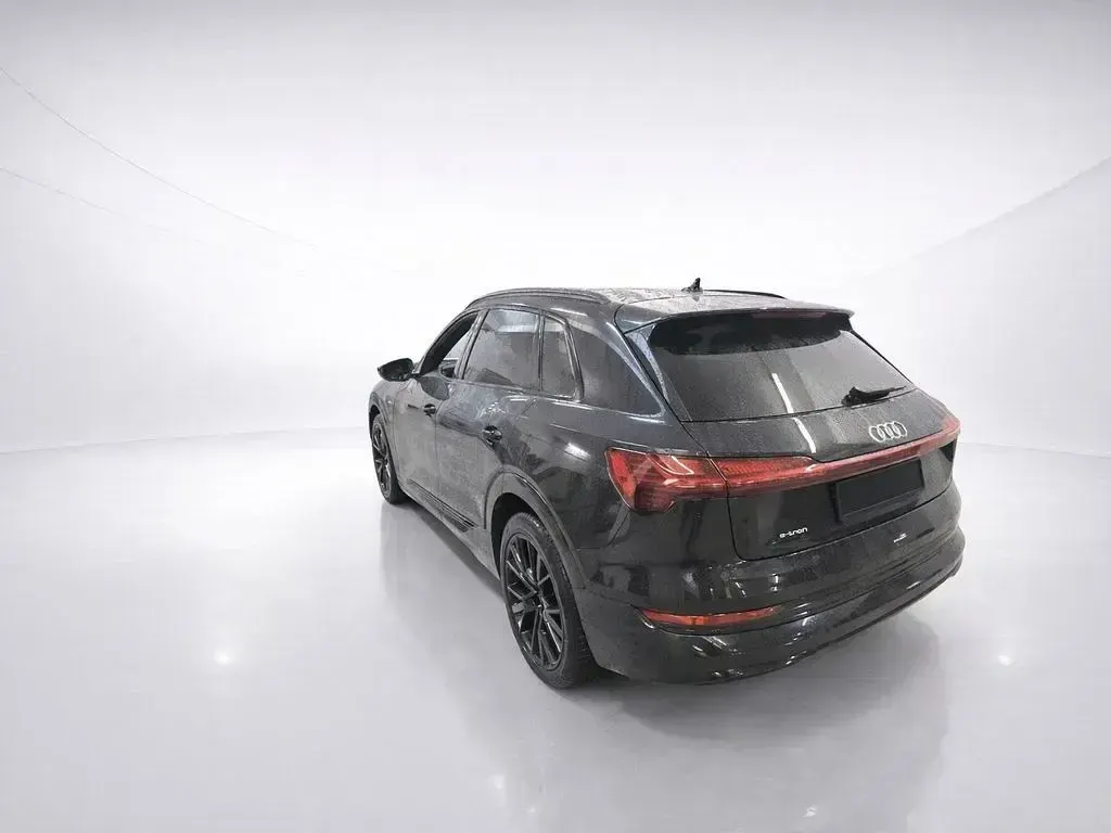 Gebraucht Audi e-tron Advanced Plus 300 kW (408 PS) 2023 Mythosschwarz metallic SUV