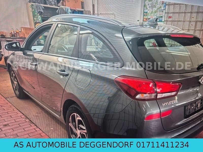 Gebraucht Hyundai i30 Select 116 PS (85 kW) 2021 Grau Kombi