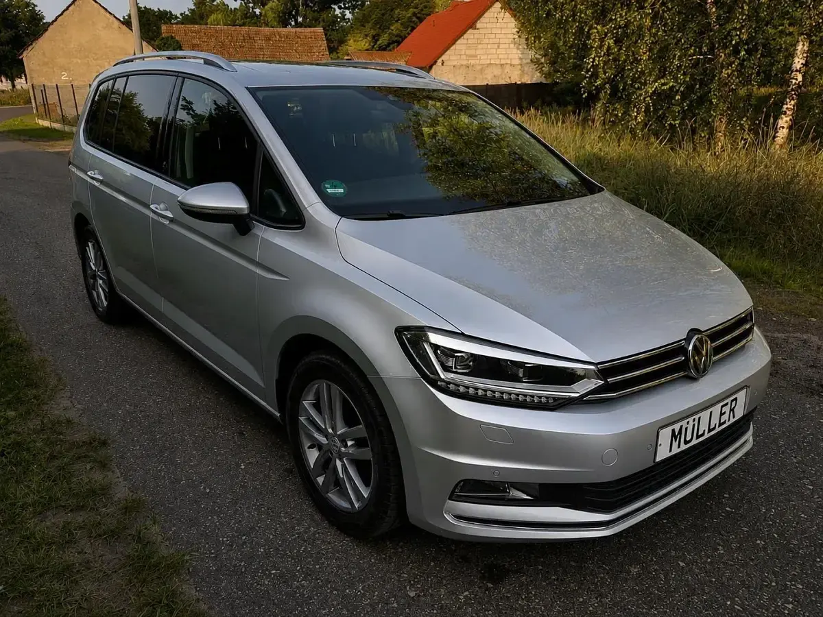 Gebraucht VW Touran Sound 116 PS (85 kW) 2017 Silber Van / Kleinbus