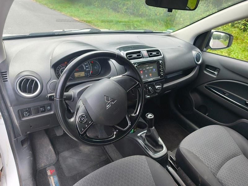 Weiß Gebraucht 2017 Mitsubishi Space Star Edition+ Kleinwagen | 7.900 € (Guter Preis) - Bild 1/4