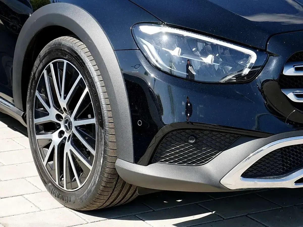 Gebraucht Mercedes E220 200 PS (147 kW) 2023 Unilack schwarz Kombi