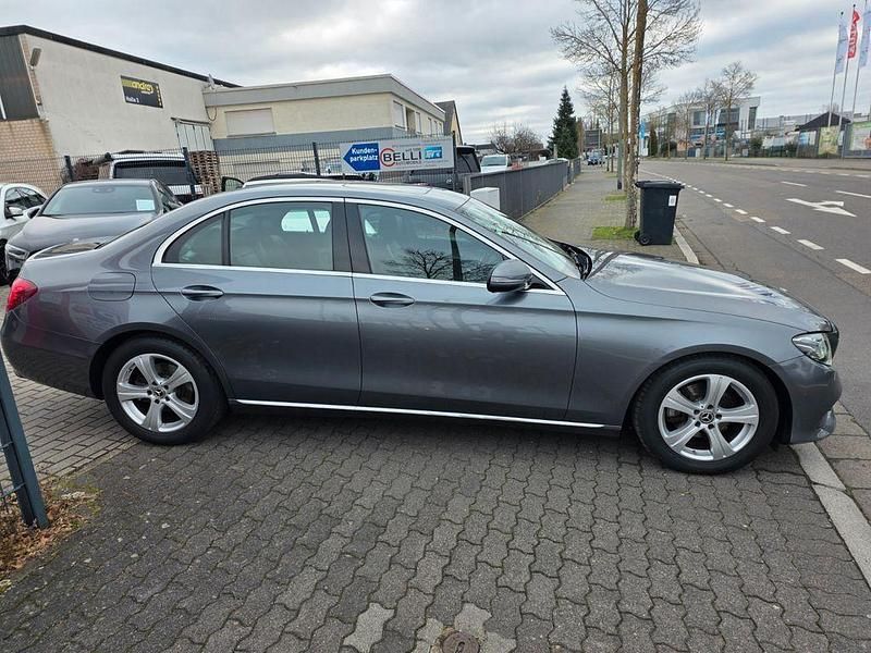 Gebraucht Mercedes E220 Avantgarde 194 PS (142 kW) 2017 Grau Limousine