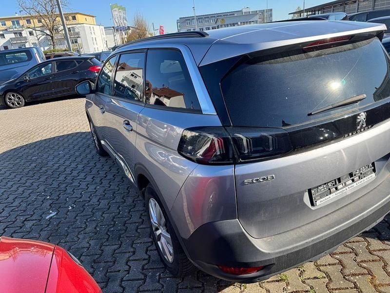 Gebraucht Peugeot 5008 Allure 131 PS (96 kW) 2022 Grau SUV