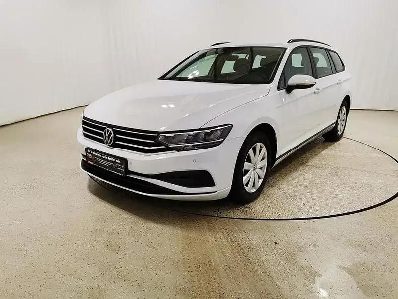 Gebraucht VW Passat Conceptline 150 PS (110 kW) 2022 Gletscherweiß metallic Kombi