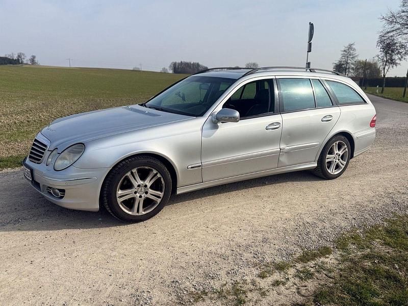 Używany Mercedes E280 190 KM (139 kW) 2006 Srebrny Kombi